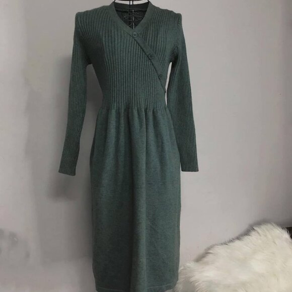 Dresses & Skirts - Green Ribbed Knit Wrap Style Midi Dress